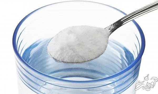 آب و نمک برای پاک کردن چسب قطره ای آب و نمک